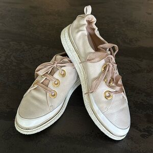 Beautiful Italian leather tie shoes